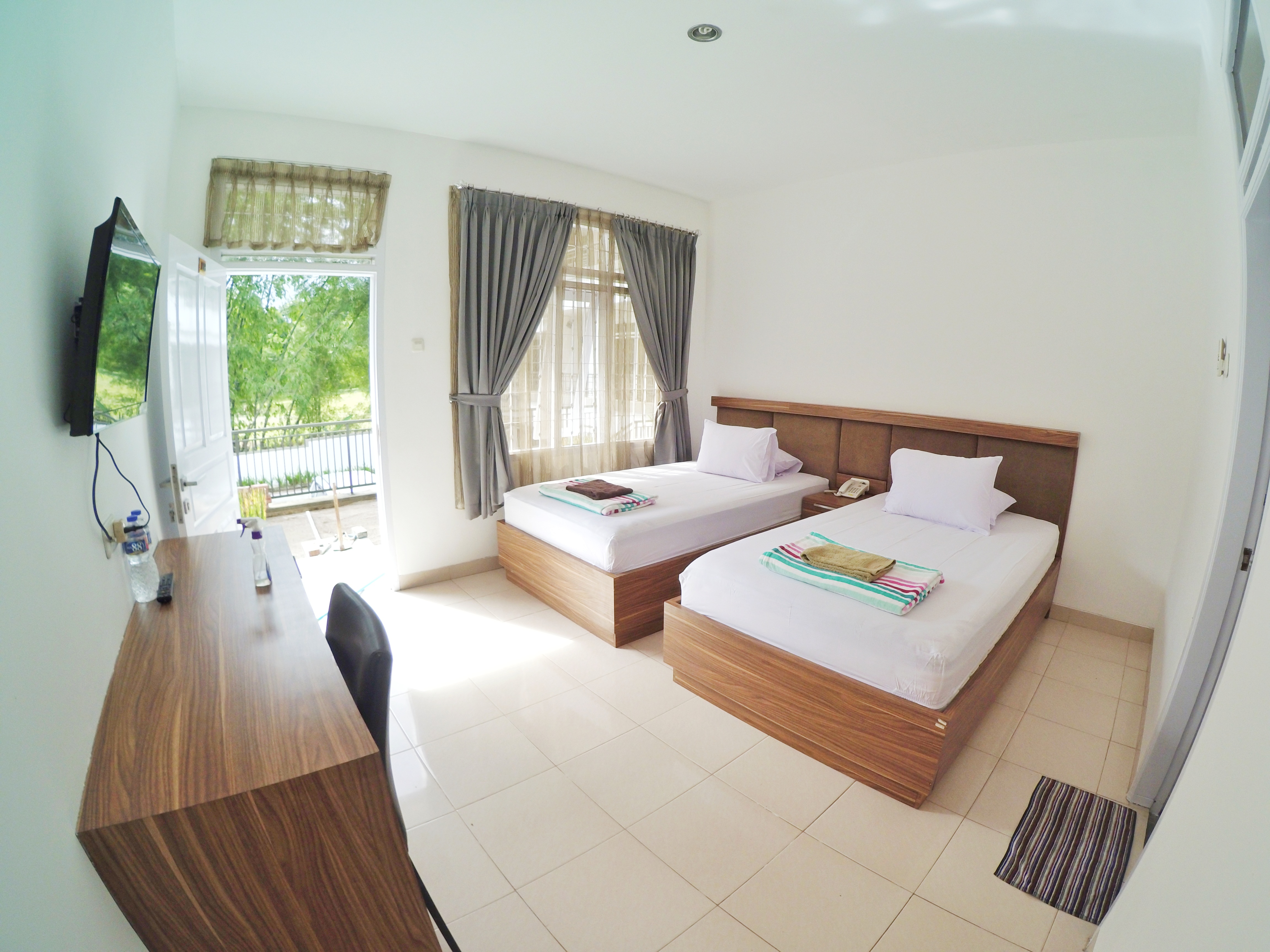 Kamar Deluxe Setra Priangan dengan pemandangan hijau